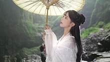 #清冷风汉服 “你撑把小纸伞 叹姻缘太婉转” #汉服 #国风 @DOU+小助手