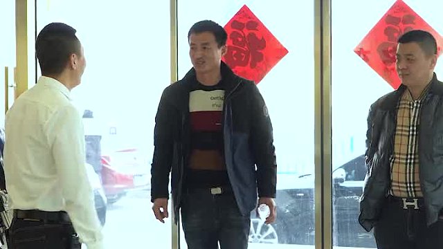 大哥跟我就隔了一条街，每天晚上都给我双击屏幕，手机