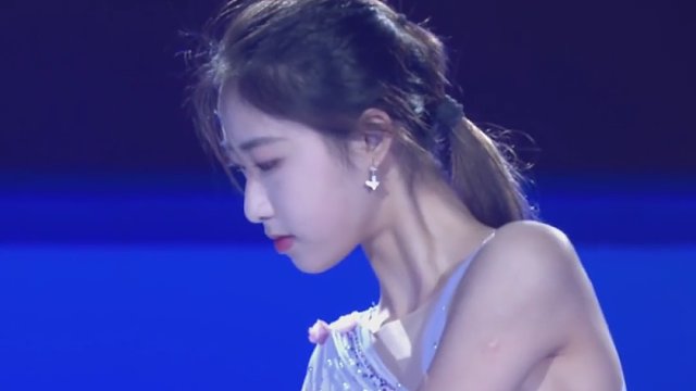 花滑女神李子君，当初坐国旗粉日本引发争议，22岁被骂到退役