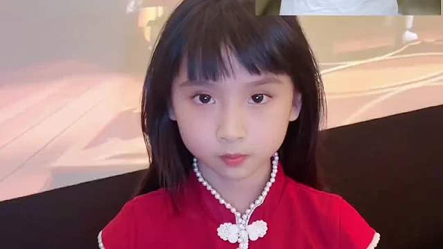 主动为妈妈诗朗诵《我为我妈大旗》