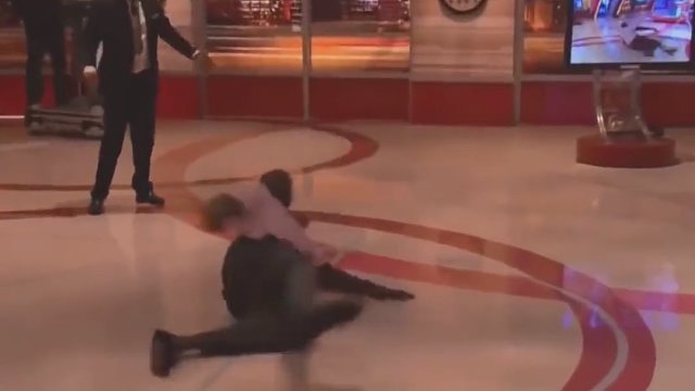 戏精！奥尼尔：姚明跳投经常走步，裁判就是不吹！姚明听完都笑了