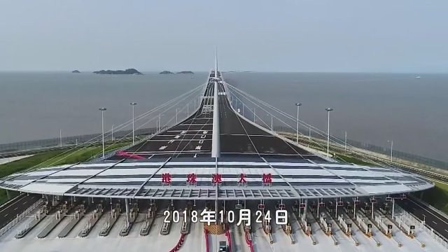 海水那么深，跨海大桥的桥墩是怎么建造的？看完佩服中国的基建