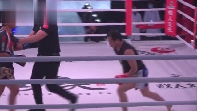 传武选手“逆天”操作逗乐裁判，网友：这才是高手，不笑你来找我