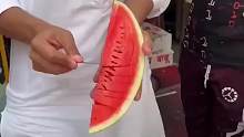印度的西瓜汁,没冰箱没榨汁机,开挂民族的操作你们服不服