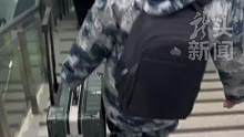 #来自东北人的热情  #大叔帮女生提行李箱下楼梯  全程一句话都没有说，放下就匆匆离开了#黑龙江do
