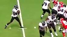 #nfl 四分卫Lamar Jackson（拉马尔•杰克逊）华丽的冲球达阵，脚步功夫十分精彩#nfl