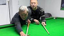 当台球遇上腿法！#台球教学 #台球是一种生活 #是时候展现真正的技术了 #杆法