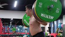 相扑运动员周玉土坤深蹲180kg做组。#举重 #深蹲 #健身