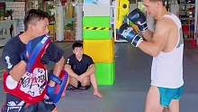 没人疼的时候，就来打拳！
   ———练完浑身疼！！#自由搏击 #泰拳 #日常训练