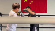暑假跟着泰国教练好好提升泰拳技术！#拳击 #泰拳 #格斗 #自由搏击 #日常训练