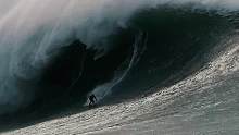 帅炸，来自巨浪的压迫感！！！
#冲浪 #极限运动 #视觉震撼