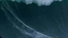 《超级巨浪》
#冲浪 #极限运动 #专业动作请勿模仿