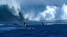 惊涛骇浪，王者舞台。没有最强，只有更强。一镜到底，一口气看完！
#冲浪 #极限运动 #专业动作请勿模
