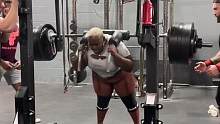 国外力量举黑人小姐姐，安全杠深蹲256公斤，低位硬拉250公斤#健身 #硬拉 #力量举 #力量举女孩