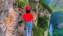 阳光总在风雨后；雨终于停了，出来散散心#张家界大峡谷飞拉达#悬崖峭壁#总有人翻山越岭为你而来#亲子游