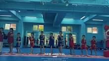 每一个挥汗如雨的日子
闪闪发光的不只是 流淌的汗水[抱拳]#少儿搏击散打 #自由搏击训练