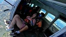 挣很多钱 去很多地方 成为勇敢的人
#跳伞 #旅行