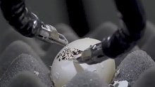 单孔手术机器人给生蛋剥壳，国产“达芬奇”！来看中国制造的手术机器人