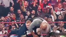 猛兽布洛克莱斯纳高光时刻。对决高柏#wwe #布洛克莱斯纳 #这谁顶得住啊 #高柏 #精彩片段