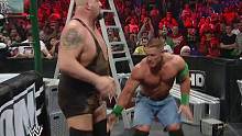 小强当场爆发痛扁强悍巨兽！约翰塞纳vs大秀哥，精彩对决上！ #WWE  #约翰塞纳  #大秀哥  #