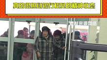 终于知道为什么大爷大妈能在银行里待一天了，银行柜员这活也不好干啊