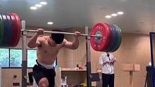 国外71公斤级举重运动员，240公斤深蹲五次！#健身 #深蹲 #举重 #要做一个猛男 #爆发力