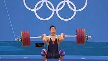 国选手破纪录夺冠时，教练瞪眼怒吼太震撼了，老外直呼牛逼！#吕小军 #举重 #奥运冠军 #世界纪录 #