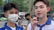 现在是同桌，以后是室友，好兄弟一辈子呀！#街头采访 #00后 #路人视角 #校园 #少年感