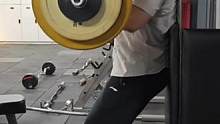 Q4小目标☞靠墙弯举60kg(完全贴紧墙)×桌面弯举50kg(肘再垫高)#弯举 #眼镜男 #程序员 