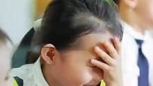 要#幼儿园 毕业了，女孩大概想了好多悲伤的事就是哭不出！你们太让我#尴尬了