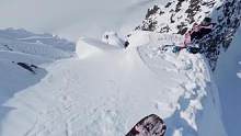 追寻自由的感觉，在寒冷中孤独滑行，滑过的是山间的冰雪，留下的却是心中的伤感。#滑雪 #冰雪最前线 #
