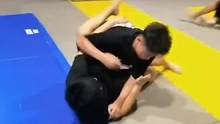#少儿搏击散打 #优秀的孩子需要从小培养 #巴西柔术 #综合格斗 拳范儿格斗俱乐部地面技术训练加入电