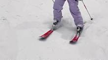 来自杭州的小姐姐，四天的学习，我们从不会梨式刹车开始到半梨式转平行至平行滑行，过程励志#滑雪 #双板