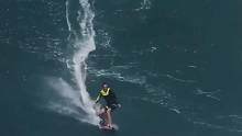 巨浪女骑士—Justine dupont 红牛旗下为数不多的女战神，人类冲浪历史上最伟大的女性巨浪手