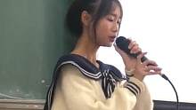 女生教室翻唱《多远都要在一起》，“唱到我的心里去了！” #音乐   #校园生活   #学生时代