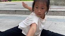 6岁小女孩展示武术，一套拳术行云流水 精气神十足