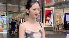 美女路人的小裙子都才几十块！pdd连衣裙太绝了！#多多宝藏店 #连衣裙 #穿搭