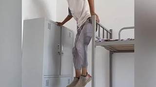 2.盤點(diǎn)愛(ài)護(hù)自己寢室的好大兒，你仨這成本太高了吧 #男寢  #好大兒  #宿舍 