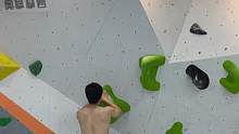 很喜欢的颜色#室内攀岩 #抱石 #攀石 #攀石线路与动作技巧 #极限运动