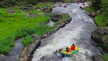 假期一定要来漂流一次，这边年纪大点来玩也可以#夏日峡谷漂流地推荐 #夏天就要与好友一起漂流 #尖叫一
