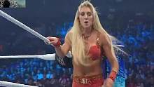 摔角女皇以一敌二痛扁跳跃精灵！夏洛特队vs紫雷队，精彩对决上！ #WWE  #夏洛特  #紫雷  #