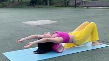 每天坚持滚背，不知不觉肩背挺了，背薄了，身体更加紧致了#瑜伽柱#滚背