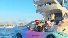 大人小孩都爱玩的海上跑车#水上摩托艇 #海上法拉利 #游艇出海