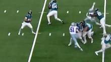 #nfl 四分卫Nathan Rourke（内森•洛克）4个防守者都擒不倒，拖着防守者完成传球达阵.