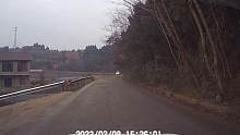#行车记录仪视角 #遵守交通规则文明出行 机动车驾驶人驾驶车辆要时刻观察前方道路情况#道路千万条安全