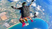 凭风指引，且听风吟。
该错峰出来啦
#三亚 #跳伞 #跳伞教练小马哥 
#小马哥带你看大海 
#去三