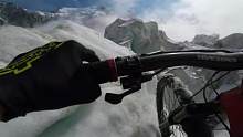  #山地车 越冰川过雪沟！自行车狂人独闯#勃朗峰 #速降 从2600米高峰骑行而下 #骑行 #潮流运