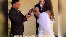 国外小哥婚礼恶搞，竟然在婚礼上恶作剧#外国人 #歪果仁系列 #奇闻趣事 #国外沙雕日常 #看世界