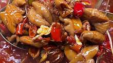 24元吃8个菜，重庆现炒底料的火锅居然这么麻！花椒堆满的锅底煮出来的猪肝肥肠也太香了，吃完嘴都不是自