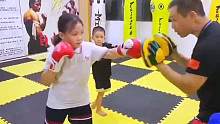 让孩子学会拳击防身技能。我们不希望这辈子能用到，但万一遇到欺凌和危险，愿每个孩子都能拥有保护自己的能